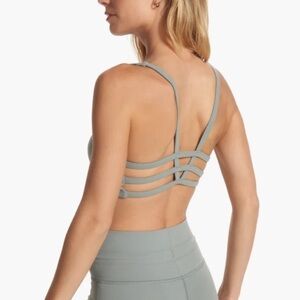 Vuori L Yosemite Sports Bra Fern Green large 0042 sage strappy cage